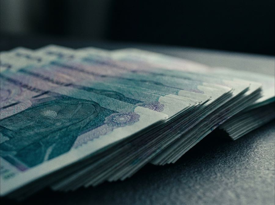Ten thousand pounds in cash